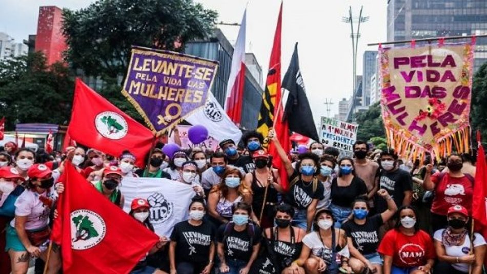Mujeres brasileñas toman hacienda en rechazo a reforma agraria