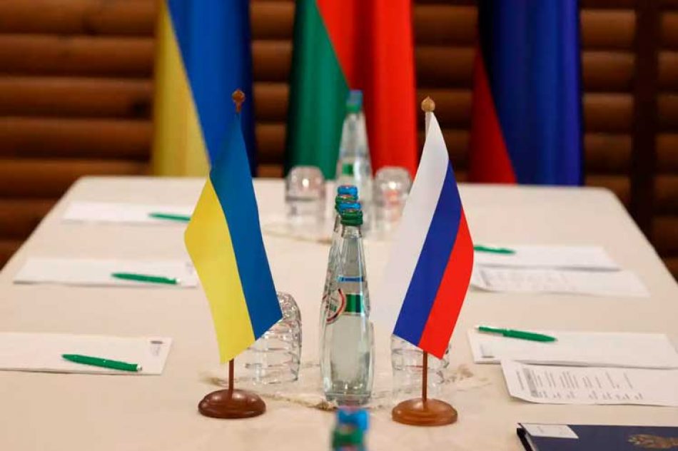 Ucrania califica de difícil cuarta ronda de negociaciones con Rusia
