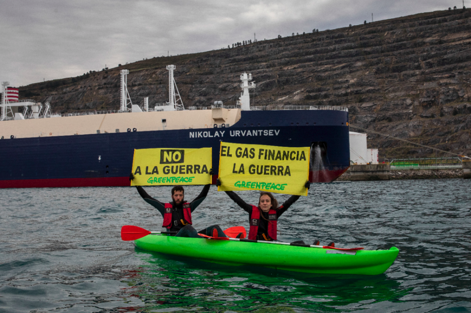 Greenpeace advierte de que la ayuda generalizada al carburante beneficia más a las rentas más altas y pide medidas estructurales para acelerar la transición ecológica