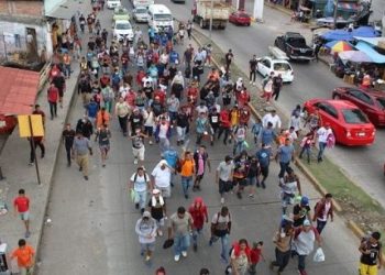 Un grupo de migrantes parte de Chiapas hacia la capital mexicana