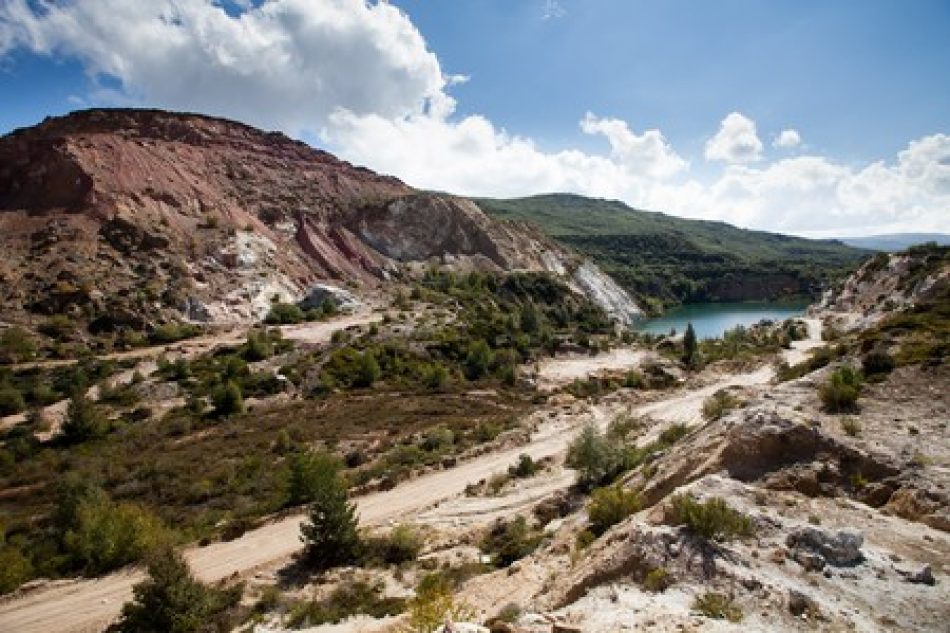 A mina da Penouta continúa acumulando expedientes por verteduras de metais pesados