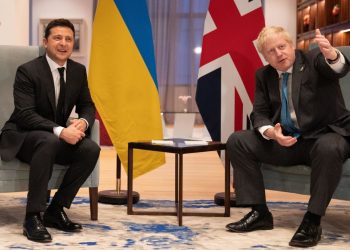 The Times: El Reino Unido insta a Ucrania a retrasar la firma del acuerdo de paz con Rusia