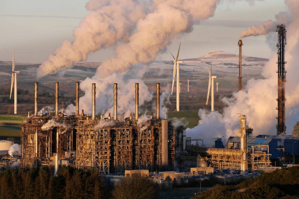 El último informe del IPCC advierte que las emisiones deben reducirse a la mitad para 2030
