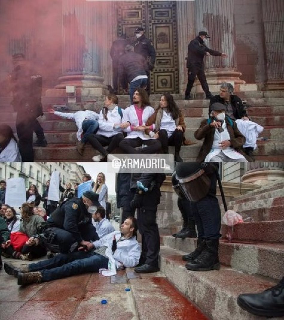 Acción simbólica de Scientist Rebellion en la entrada del Congreso para protestar por la inacción de los Gobiernos y multinacionales por el uso de combustibles fósiles