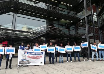 Más de 300 organizaciones entregan en el Ministerio de Sanidad un manifiesto contra la exclusión sanitaria