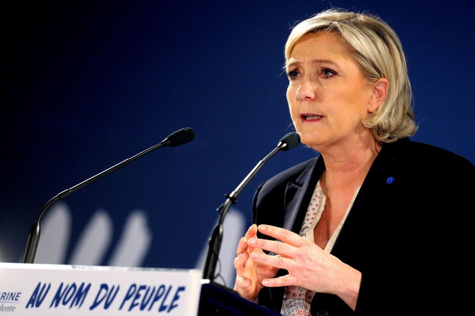 Le Pen se lanza a la caza del voto anti-estabishment de cara a la segunda vuelta de las presidenciales francesas