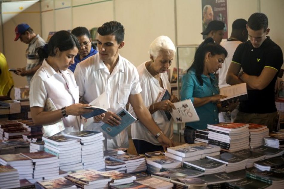 Sebastián Pérez reflexiona sobre los retos de la izquierda en la presentación de Pensamiento en la Feria del Libro de La Habana