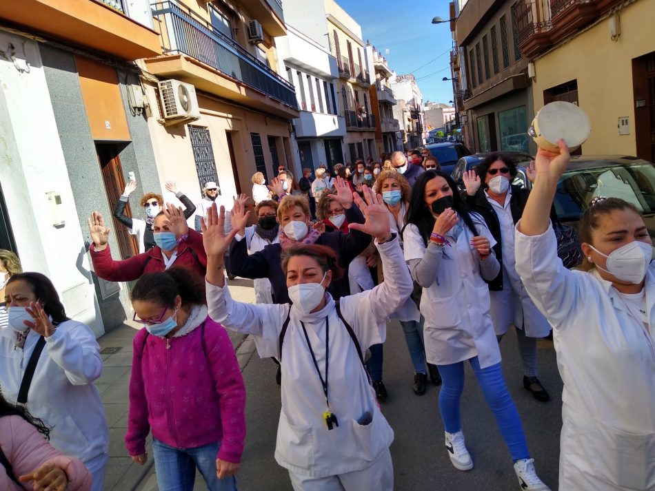 La Marcha Blanca andaluza del Servicio de Atención Domiciliaria llega a Dos Hermanas