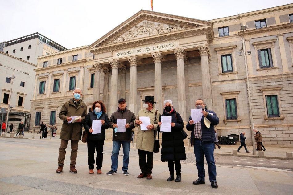 PSOE, PP Y VOX rechazan desplegar en el Congreso la pancarta de los republicanos españoles deportados a campos nazis