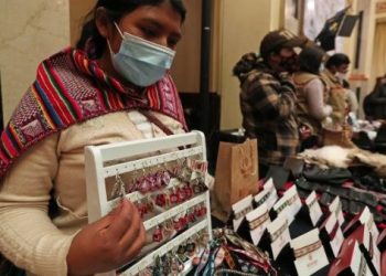 Bolivia lanza política de reconstrucción económica
