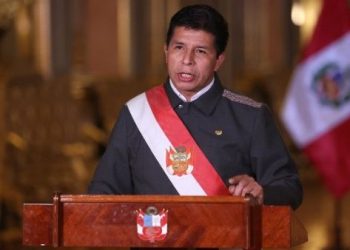 Gobierno peruano decreta toque de queda ante violentas protestas
