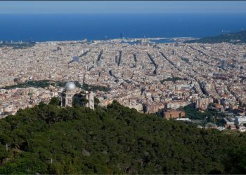 Raquel Sánchez firma dos acuerdos con Cataluña y el Área Metropolitana de Barcelona para rehabilitar 1.823 viviendas