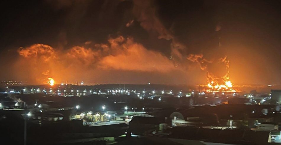 Incendio estalla en depósito de petróleo ruso cerca de Ucrania