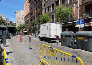 Las asociaciones vecinales de los barrios madrileños afectados por los rodajes cinematográficos acercan posturas con los profesionales del sector