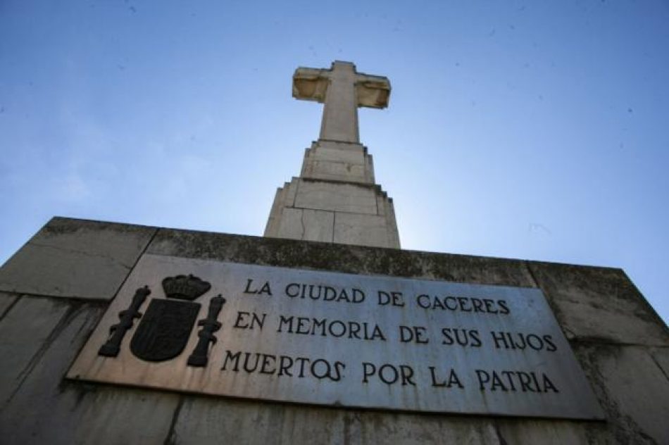 «Una Extremadura digna» insta a la retirada de la Cruz de los Caídos de Cáceres y a colocar en su lugar una estatua de Viriato