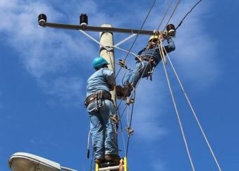 Prosiguen reparaciones en Cuba para estabilizar servicio energético