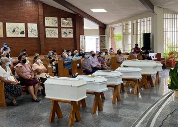 Autoridades salvadoreñas entregan los cuerpos de la masacre del Sumpul a sus familiares