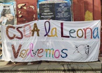 Agentes de la Policía Nacional desalojan ilegalmente el CSOA La Leona, en Sevilla