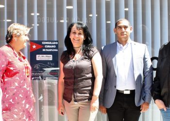 IU Navarra mantiene un encuentro con responsables del consulado general de Cuba y denuncia el hostigamiento contra el servicio consular