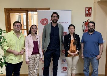 Por Andalucía se compromete a dar mayor peso a la voz de jóvenes emprendedores en las políticas de empleo