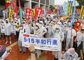 Movilizaciones en Okinawa contra la permanencia de bases militares de EEUU en el territorio japonés