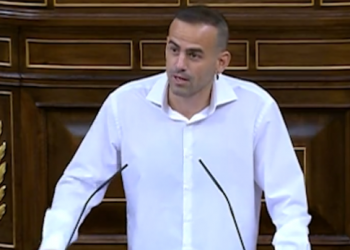 El diputado Bustamante critica a Vox en el Congreso por tener una política energética “al servicio del oligopolio y de las empresas extranjeras, igual que los ‘vendepatrias’”