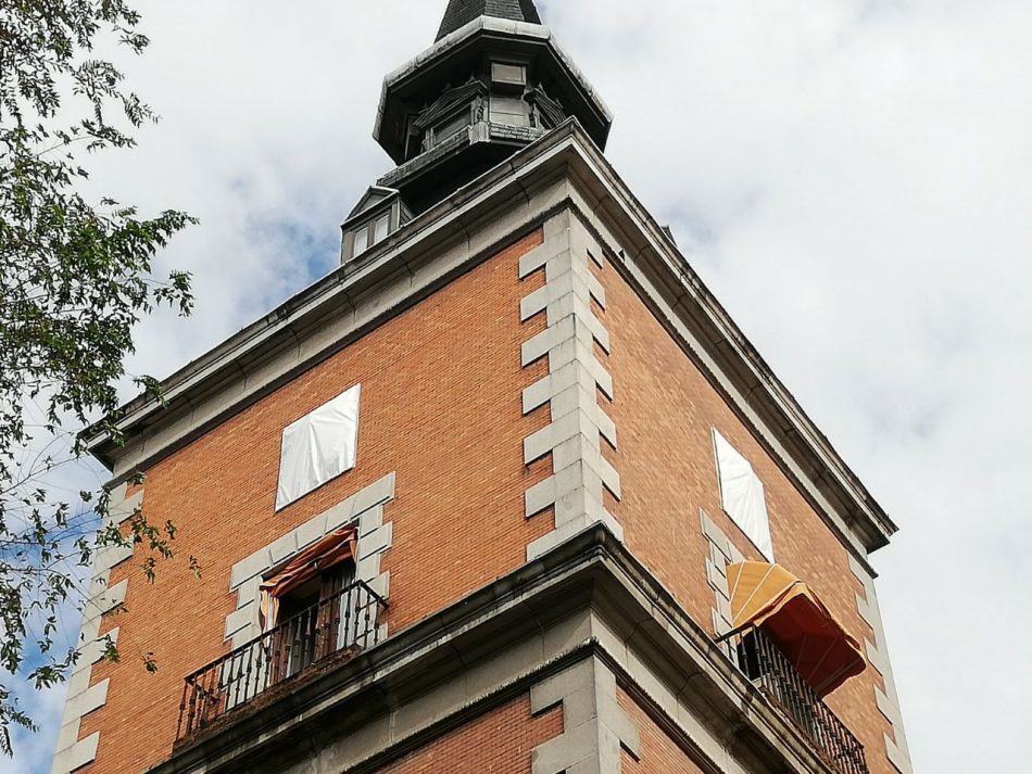 El Gobierno publica en el BOE las condiciones para el contrato de retirada de los cuatro escudos franquistas de la fachada de Ministerio de Asuntos Exteriores