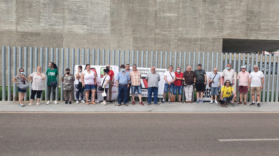 Extremadura Digna reclama una solución habitacional para un vecino tras 49 días de protesta ante la Consejería de Fomento de Mérida