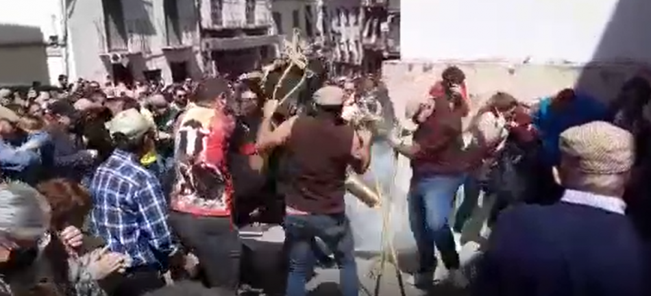Un explosivo detona a los pies de dos toros en los festejos de Beas de Segura