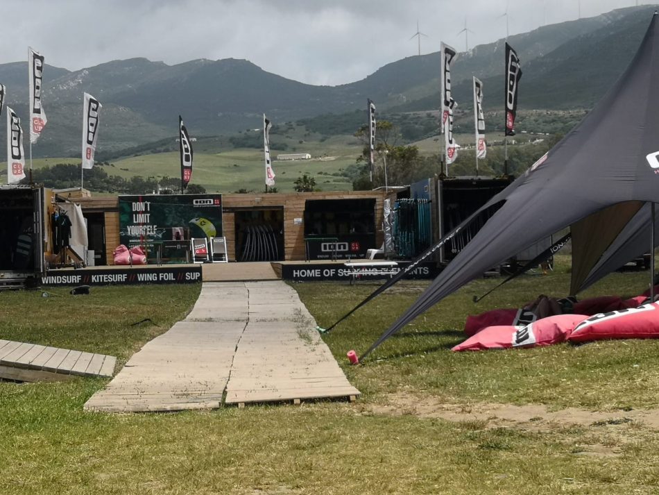 Verdes de Europa-Tarifa denuncian la continuada inacción del director del Parque natural del Estrecho ante la proliferación de instalaciones en la zona de Valdevaqueros – Casa de Porros