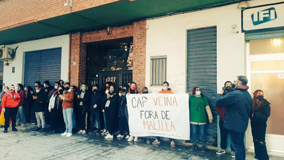 Cajamar quiere dejar en la calle tres menores de 25 años sin alternativa habitacional en la Cruz Cubierta