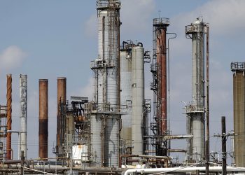 Falta de consenso en la UE aleja embargo petrolero a Rusia