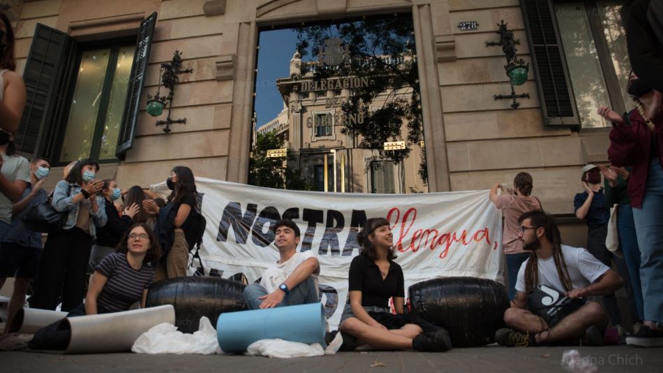 Acció del Moviment Estudiantil: «Defensar una educació pública i en català seguirà sent legítim i necessari»