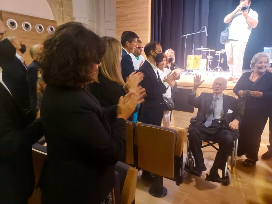 IU da la enhorabuena a Manolo Sanlúcar por el homenaje recibido en el Auditorio Municipal que ya lleva su nombre