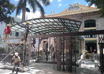 Las autoridades cubanas evalúan los daños en el Teatro Martí tras la explosión en el Hotel Saratoga