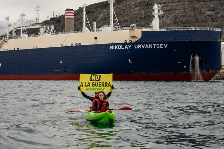 Greenpeace: «Europa debe reducir su consumo de petróleo y acelerar la transición energética para dejar de financiar la guerra en Ucrania»