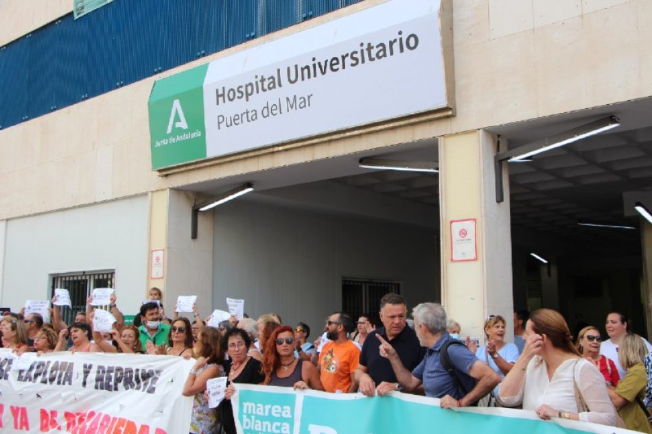 Por Andalucía apoya a las limpiadoras del Hospital de Puerto Real y promete revertir las privatizaciones en la sanidad pública