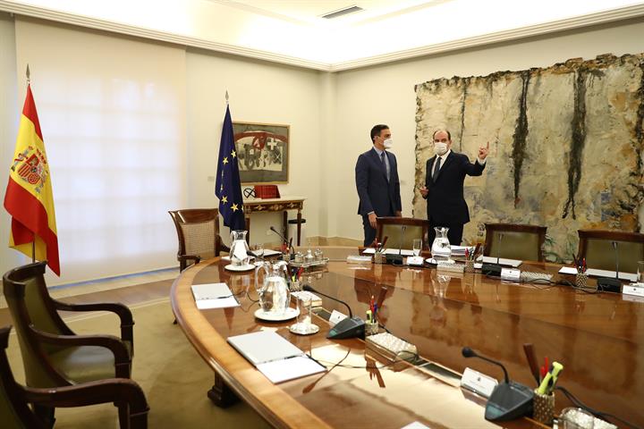 El Gobierno aprueba una ayuda de 200 euros para personas que residan en ...