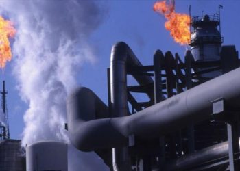 Francia aboga por regreso de Irán y Venezuela al mercado petrolero
