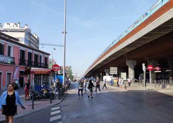 «Tiremos el puente»: las asociaciones vecinales convocan una jornada por la supresión del scalextric de Puente de Vallecas