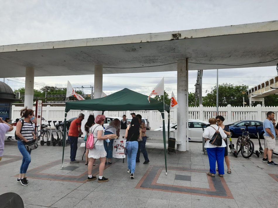 Izquierda Unida Alcalá de Henares sale a la calle a recoger firmas para la ILP por la Sanidad Universal, 100% Pública y de Calidad