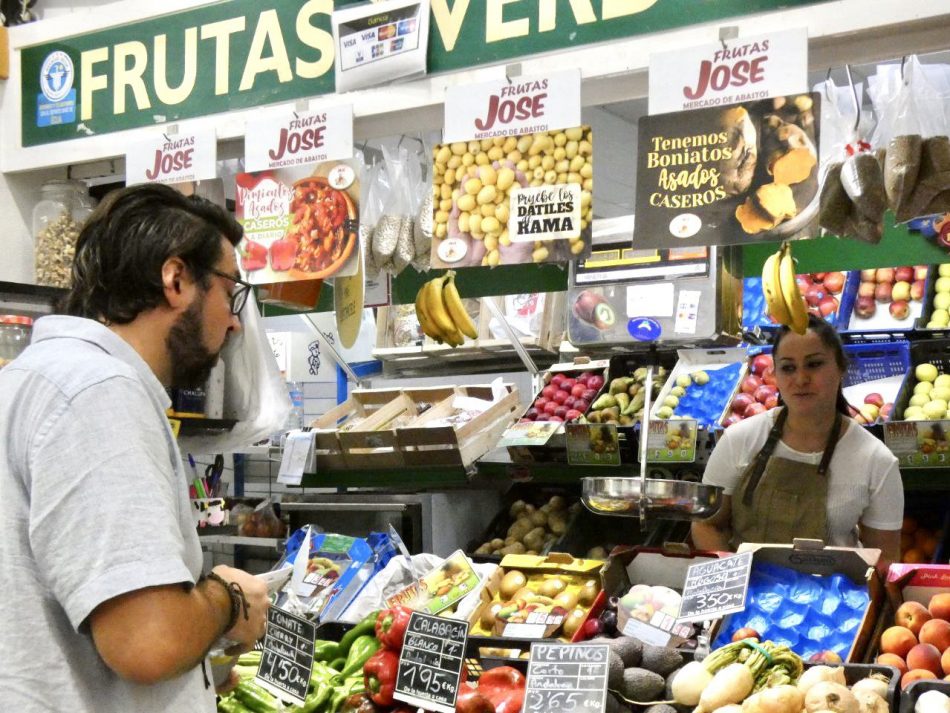 Por Andalucía propone duplicar las ayudas al comercio de cercanía frente al incremento desmesurado de grandes superficies