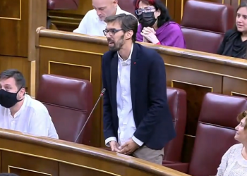 El dirigente de IU Andalucía José Luis Bueno toma posesión de su escaño en el Congreso como nuevo diputado de Unidas Podemos por Cádiz