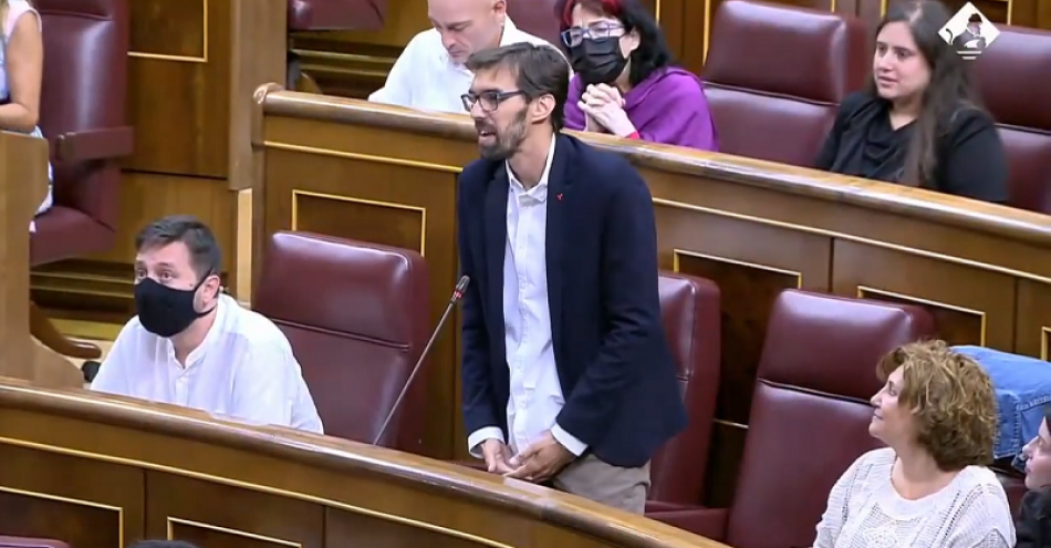 El dirigente de IU Andalucía José Luis Bueno toma posesión de su escaño en el Congreso como nuevo diputado de Unidas Podemos por Cádiz