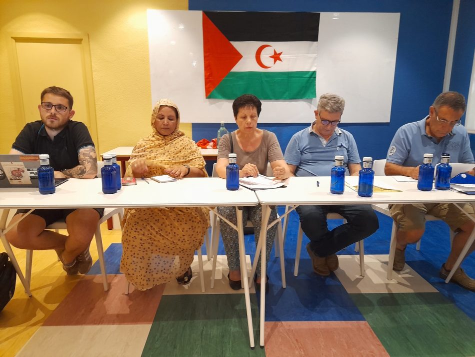 La Asociación Centro Social 13 Rosas celebró un acto sobre la situación del Sahara y la escala militarista a nivel mundial