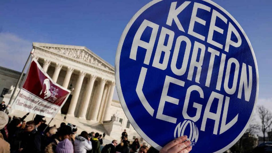 El Tribunal Supremo de los Estados Unidos suprime la protección del derecho al aborto con una sentencia