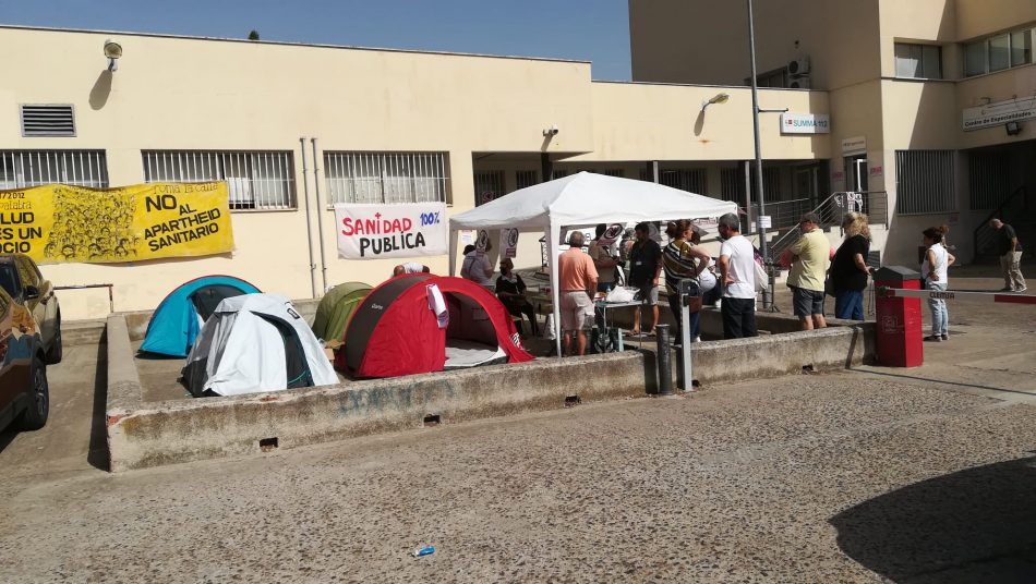 Nueva acampada vecinal para exigir la reapertura de las Urgencias de Atención Primaria