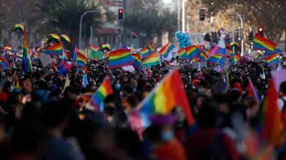 Prensa chilena destaca masividad en marcha LGBTQIA+