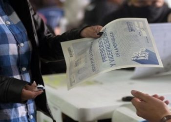 Registraduría Nacional de Colombia presenta tarjeta electoral para segunda vuelta presidencial