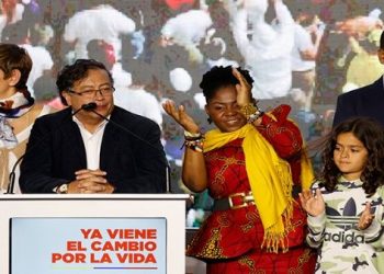 Candidato Gustavo Petro critica negativa de su rival a debatir